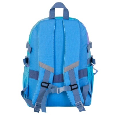 Mochila azul vista por trás com alças acolchoadas e fita de peito