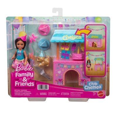 Conjunto Barbie Family & Friends com boneca, cães, acessórios e casinha rosa e azul em embalagem.