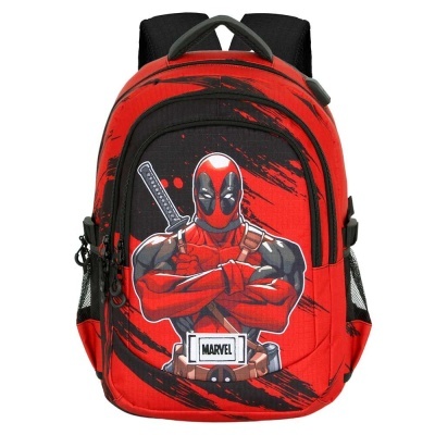 Mochila vermelha com estampa do personagem Deadpool e detalhes pretos