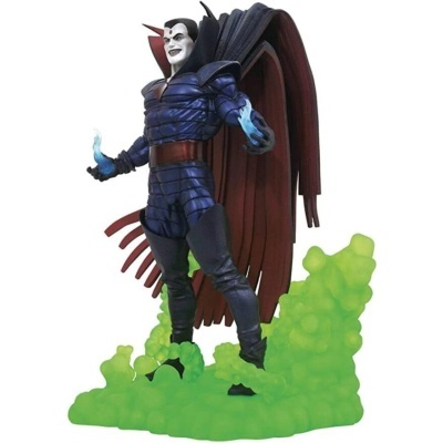 Figura de ação de super-herói com capa vermelha e base verde