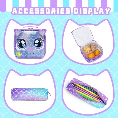 Conjunto infantil lilás e azul com lancheira e estojo com padrão de escamas