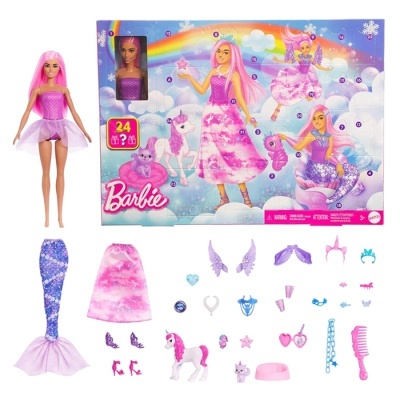 Conjunto Barbie com boneca loira com cabelo rosa e múltiplos acessórios em rosa, roxo e azul.
