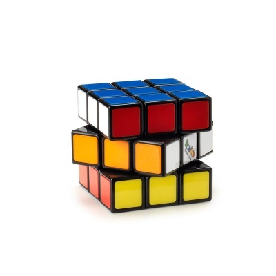 Cubo mágico colorido parcialmente desorganizado com logo visível
