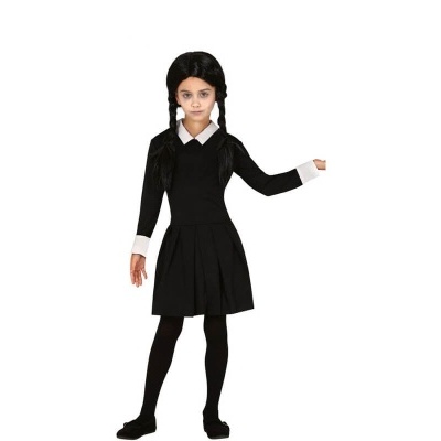 Fato senhora vestido preto com gola branca, meias e sapatos pretos, cabelo em tranças pretas