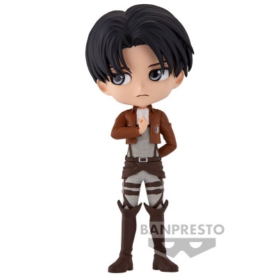 Figura colecionável de personagem com roupa castanha e cinza