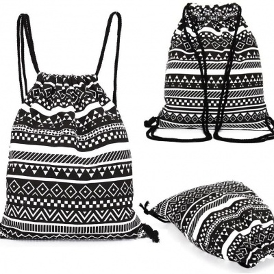 Mochilas de tecido com padrão geométrico preto e branco