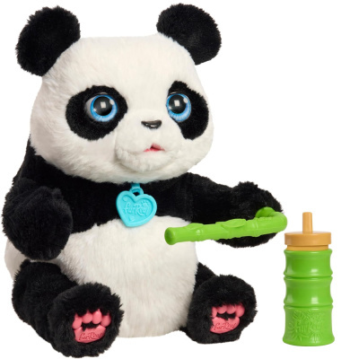 Pelucho panda preto e branco com olhos azuis, bambu verde e garrafa verde com tampa castanha