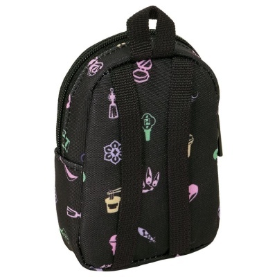 Mochila pequena preta com padrão colorido e alças pretas