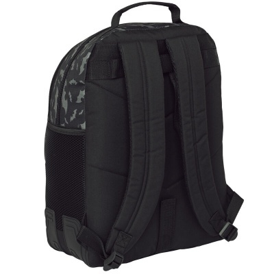 Mochila preta com alças acolchoadas vista de trás