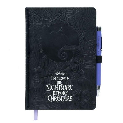 Caderno preto com relevo e ilustração Tim Burton's The Nightmare Before Christmas com caneta azul
