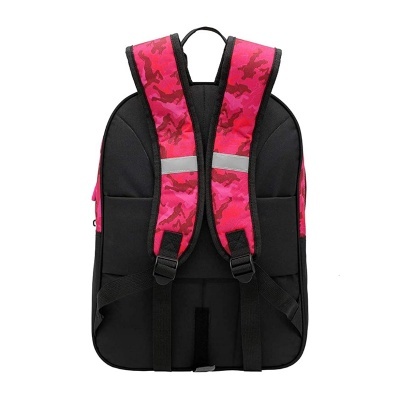 Mochila preta com alças rosa de camuflagem e faixa refletora
