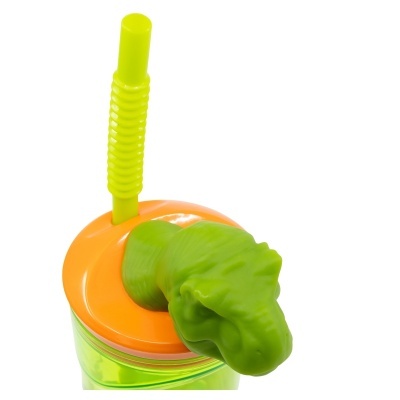 Garrafa plástica verde com tampa laranja e canudo amarelo