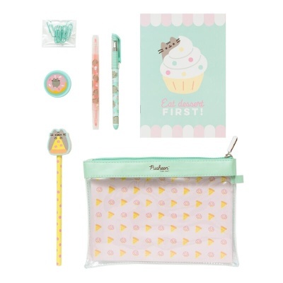 Conjunto de material de escritório com tema de gatos e cupcakes em cores pastel.