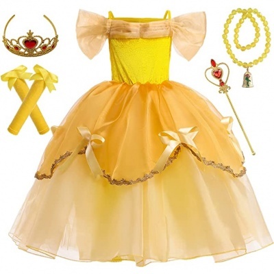 Vestido de princesa amarelo com acessórios em fundo branco