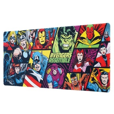 Tapete retangular estampado dos Avengers em estilo banda desenhada