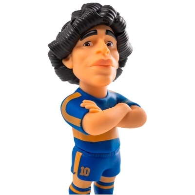 Boneco colecionável de jogador de futebol com uniforme azul e laranja e número 10