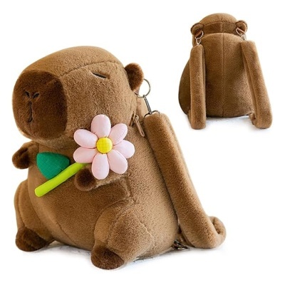 Mochila de peluche em forma de cão castanho com flor rosa