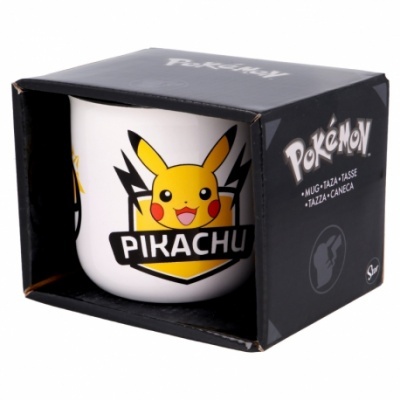 Caneca branca com desenho de Pikachu e embalagem preta com logo Pokémon