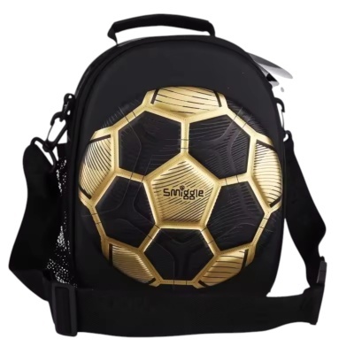 Mochila pequena preta com efeito 3D em bola de futebol dourada e preta Smiggle