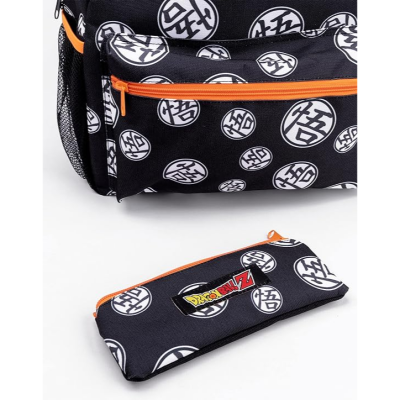 Mochila e estojo preto com padrão branco e fecho laranja, etiqueta DRAGON BALL Z