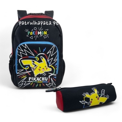 Mochila preta com estampa do Pokémon Pikachu e estojo combinando