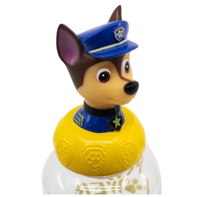 Tampa em forma da personagem Chase da Pat'Patrouille azul e amarelo sobre garrafa transparente