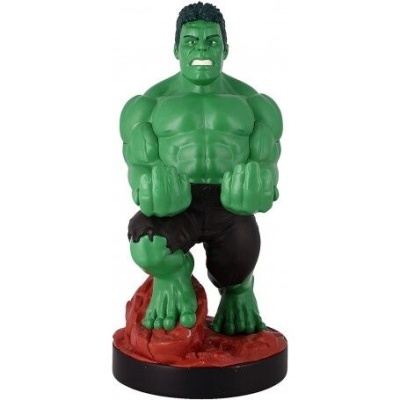 Figura de ação do Hulk verde com calças pretas sobre base vermelha