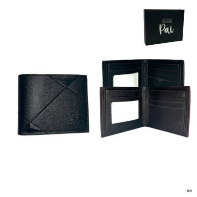 Carteira preta com padrão geométrico e gravação 'MELHOR PAI' em caixa preta