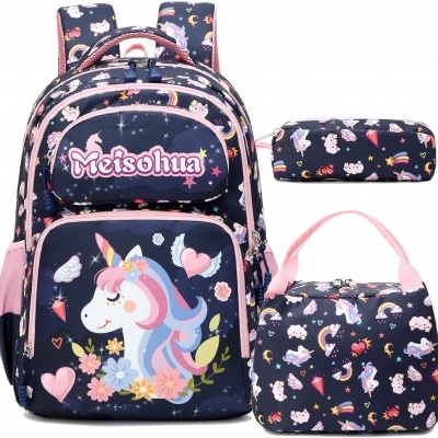 Conjunto escolar azul escuro com desenhos de unicórnios coloridos, mochila, estojo e bolsa térmica