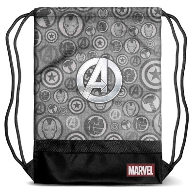 mochila saco Avengers com padrão cinza e preto e etiqueta Marvel