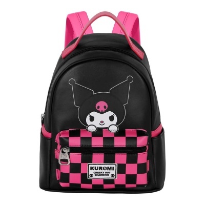 Mochila preta e rosa com estampa Kuromi e bolso quadriculado