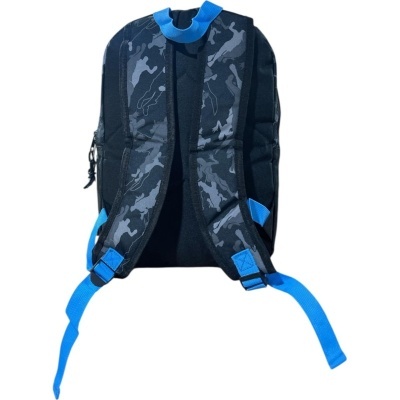 Mochila azul e preta vista da parte de trás com alças acolchoadas e correias azuis