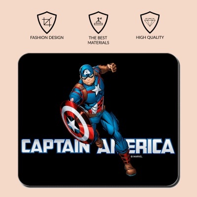 Tapete preto com o Capitão América em posição de ataque com escudo e texto CAPTAIN AMERICA.