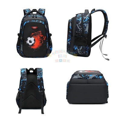 Mochila escolar azul e preta com bola de futebol e chamas vermelhas