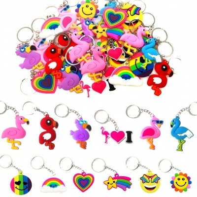 Porta-chaves coloridos de emborrachados com desenhos variados e texto 'I ❤️'