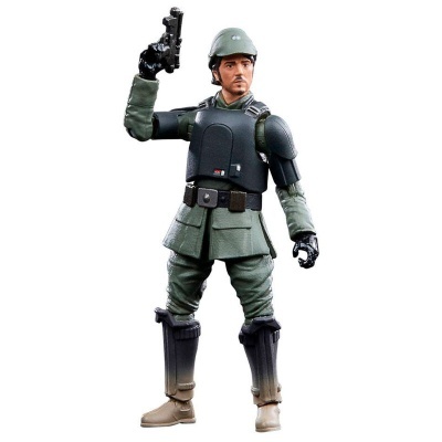 Figura de ação de soldado com uniforme verde e colete preto segurando arma