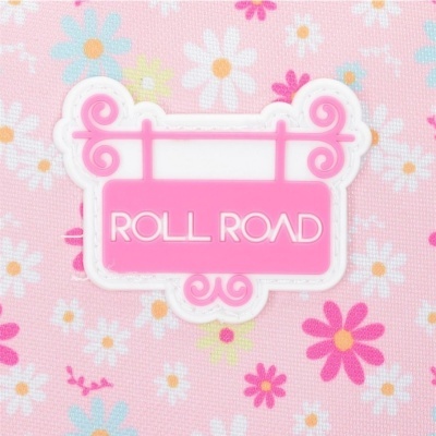 Etiqueta rosa e branco com texto 'ROLL ROAD' em fundo floral cor-de-rosa