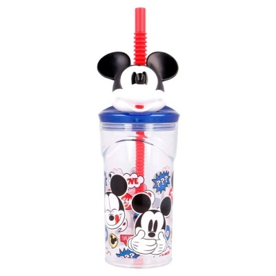 Copo transparente com tampa azul, canudo vermelho e decoração do Mickey Mouse