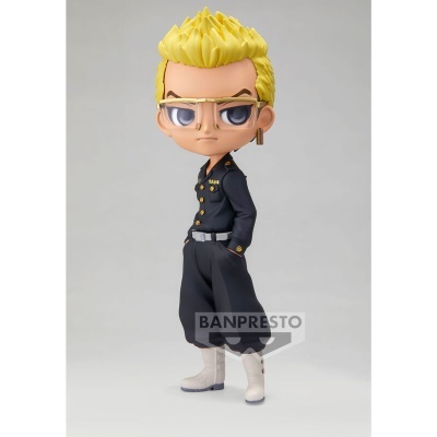 Figura colecionável de personagem de cabelo loiro com uniforme preto e botas brancas