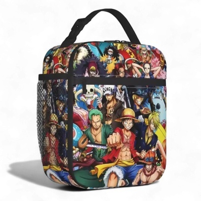 Mochila escolar colorida com personagens de anime e alça preta