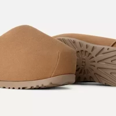 Sapatos tipo mocassim camel com sola de borracha