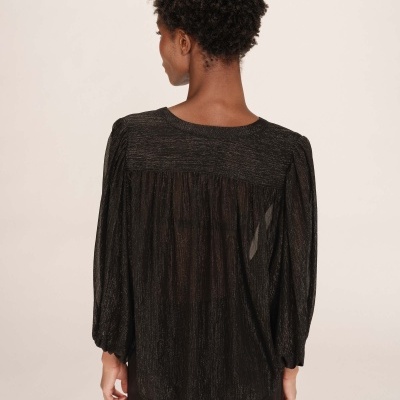 Blusa feminina preta com brilho metálico e mangas longas