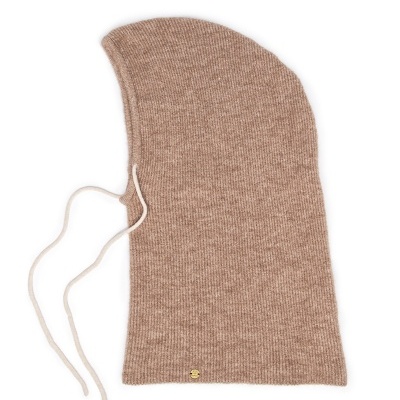 Capuz de malha castanho claro com cordões brancos