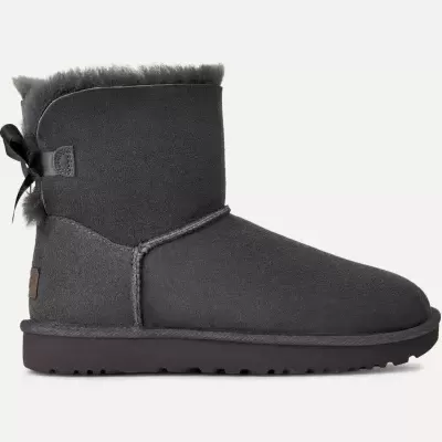 Bota de inverno cinzenta com interior de pelo e laço na parte de trás