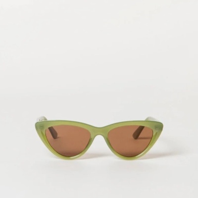 Óculos de sol verde com lentes castanhas formato gatinho