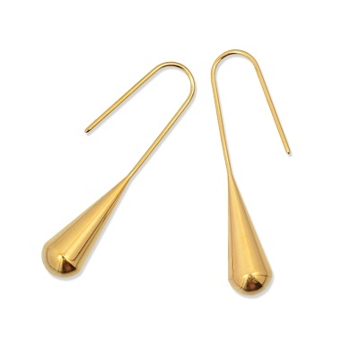 Par de brincos dourados em forma de gota