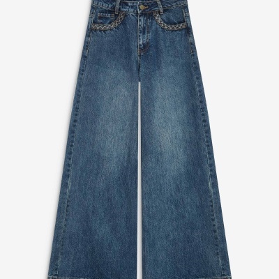 Calça de ganga azul com detalhe trançado nos bolsos