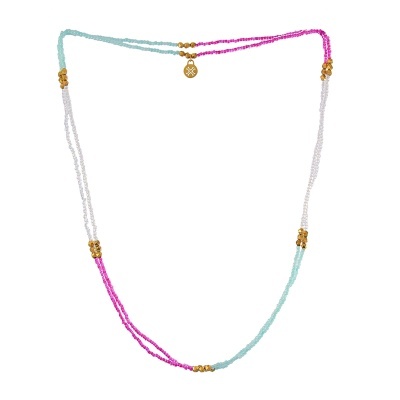 Colar de contas coloridas com medalha dourada