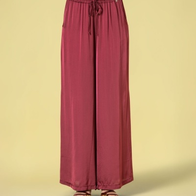 Calças largas vinho de tecido fluido com cintura elástica e cordão de ajuste