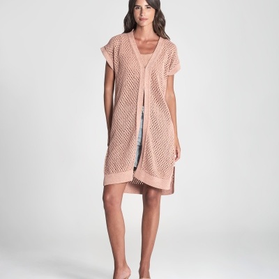 Cardigan comprido rosa claro em malha com padrão de buracos